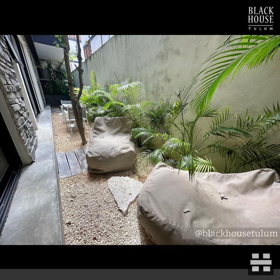Aparthotel Black House *