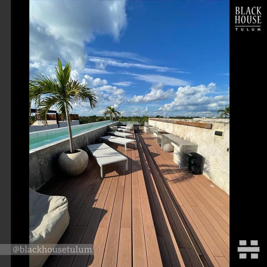 Black House