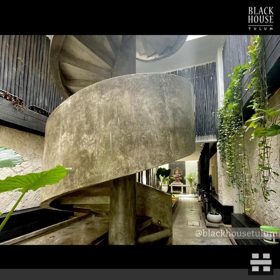 Black House Apartahotel