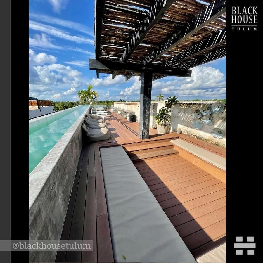 Apartahotel Black House *