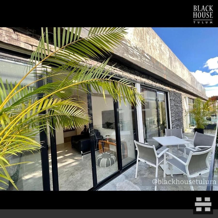 Black House Apartahotel