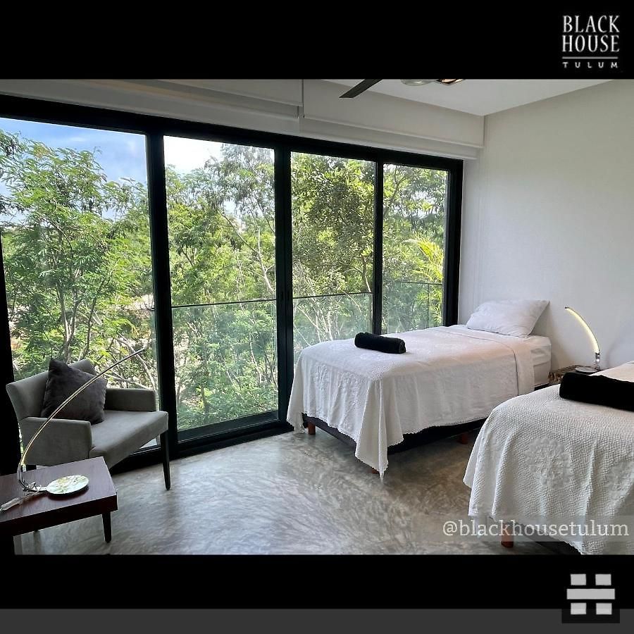 Black House Apartahotel *