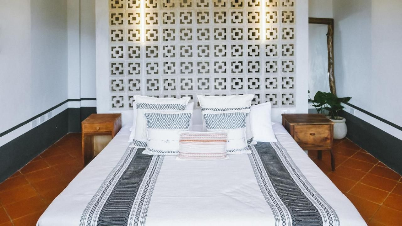 Hiphipstay - The Colonial Hotel 5*