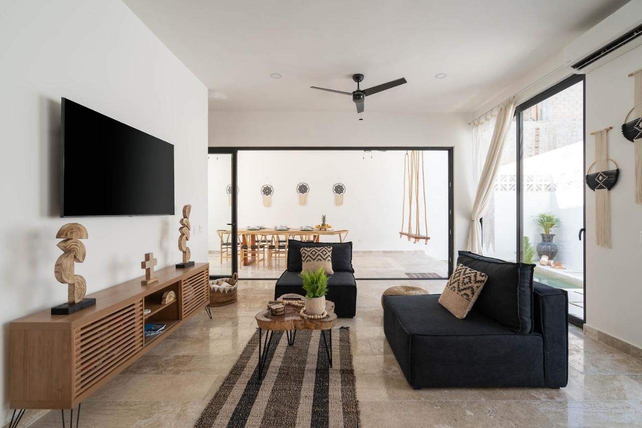 Cozy 3 Bedrooms Townhome-centrally Located-gated-wifi *
