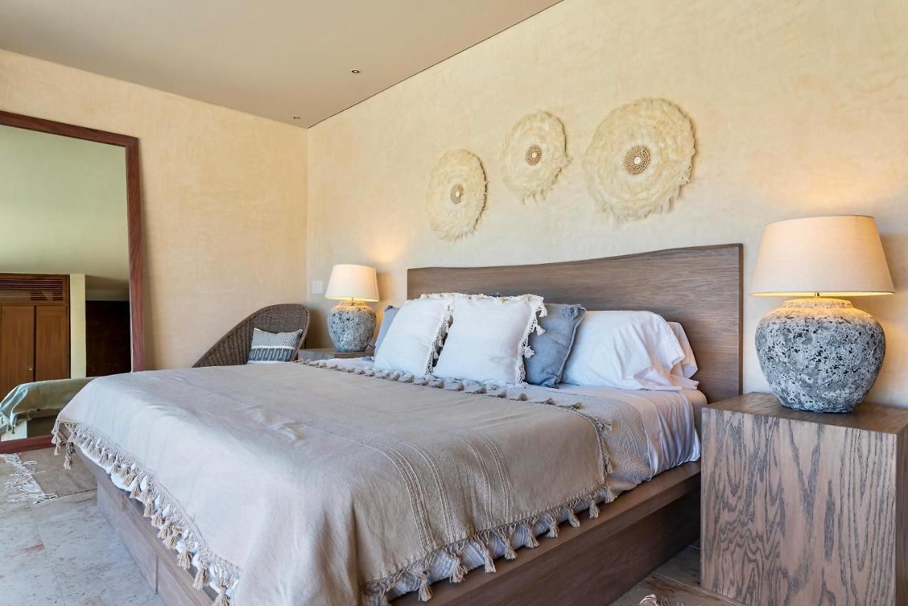 3 Bed Sleeps 6 - Private Pool & Hot Tub *