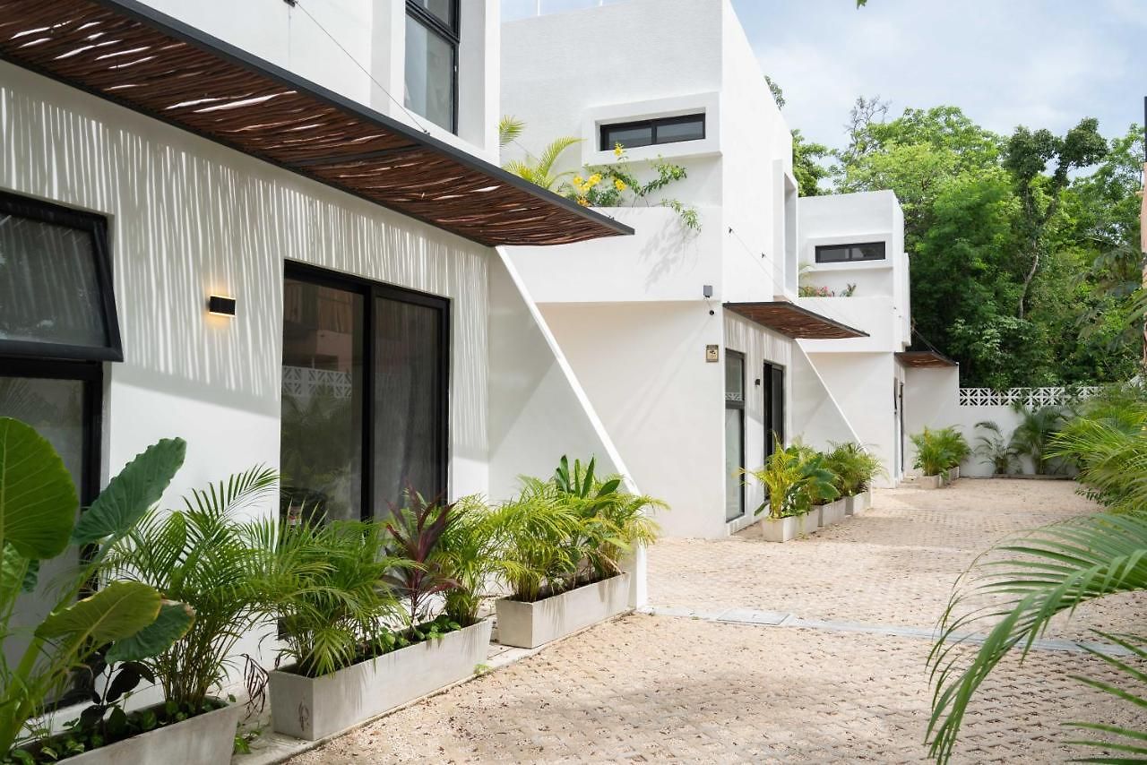 Cozy 3 Bedrooms Townhome-centrally Located-gated-wifi