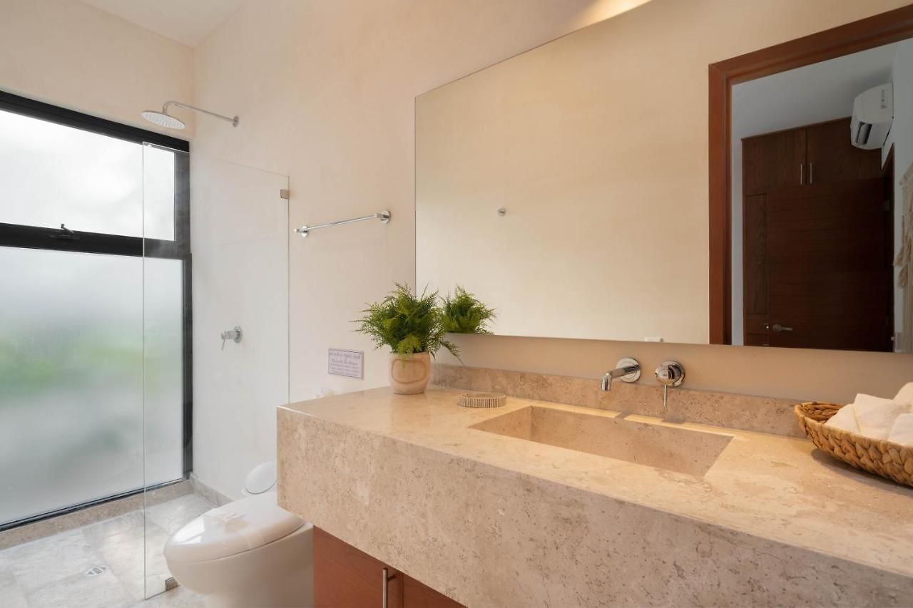 Cozy 3 Bedrooms Townhome-centrally Located-gated-wifi Apartment *