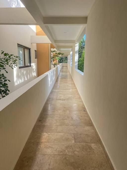 Exclusive Building Infinity Pool And Gym Restaurants And Bar District Nearby