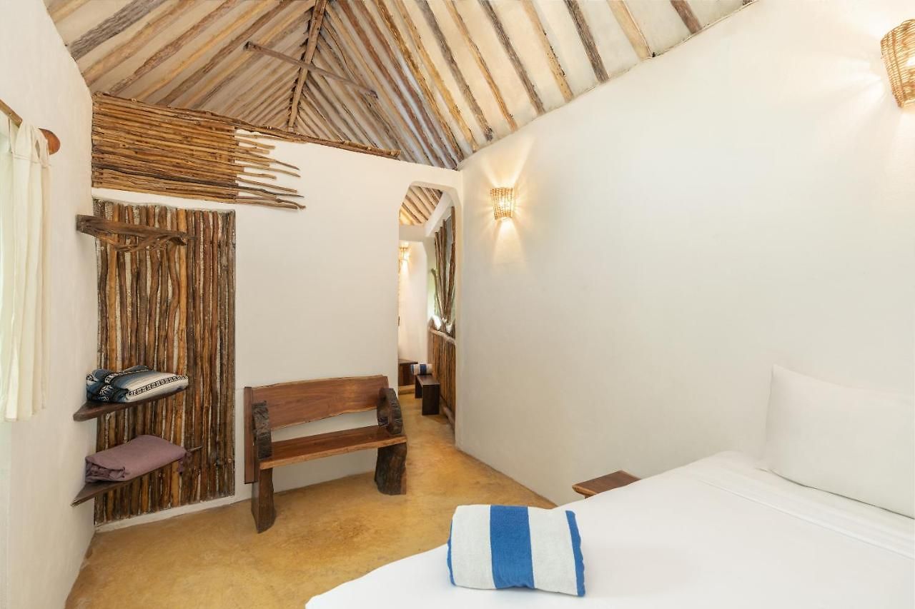 Yaxchen Cabañas&cenote Lodge *
