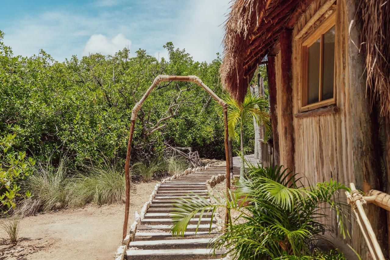 Yaxchen Cabañas&cenote Lodge