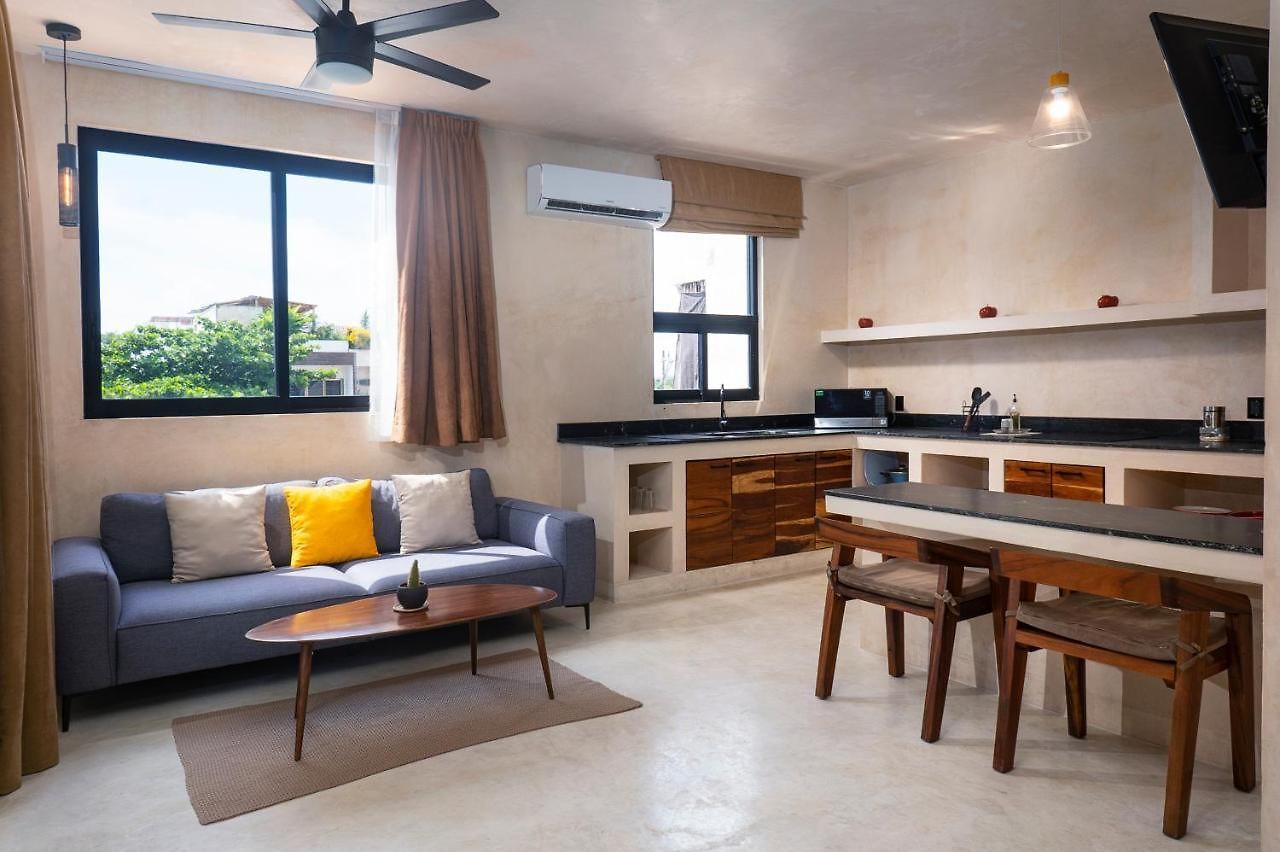 Ujo Boutique Apartahotel 4*
