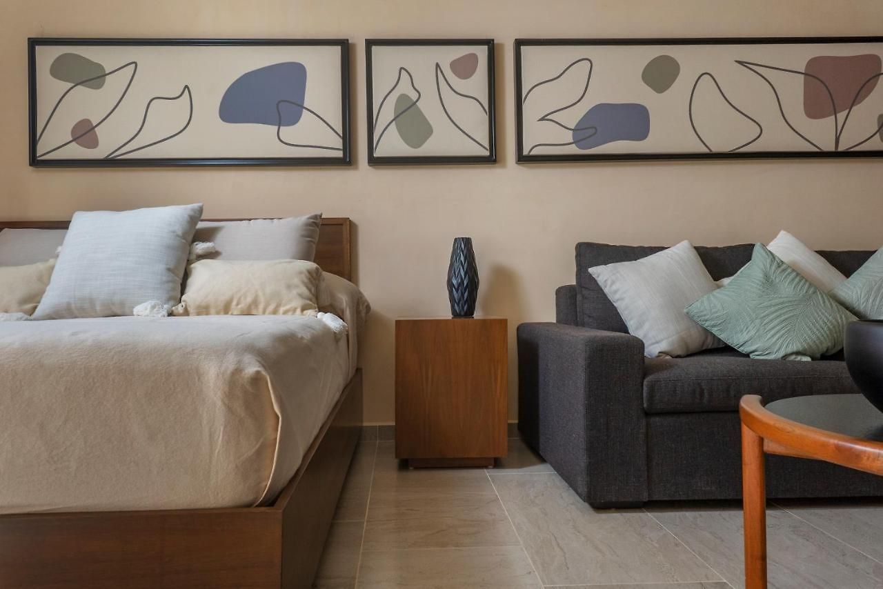 Chic With Swim-up Pool Access *