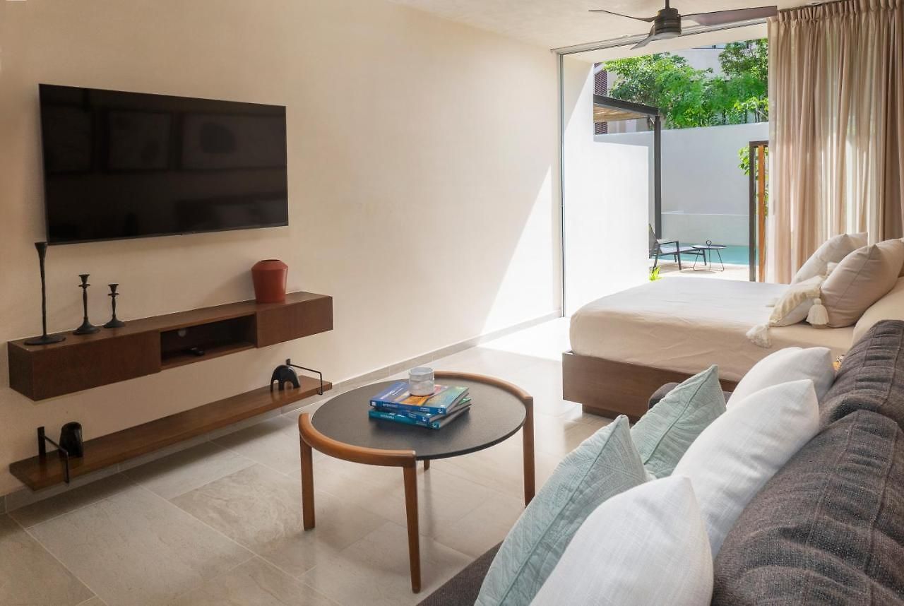 Hotel Chic With Swim-up Pool Access *