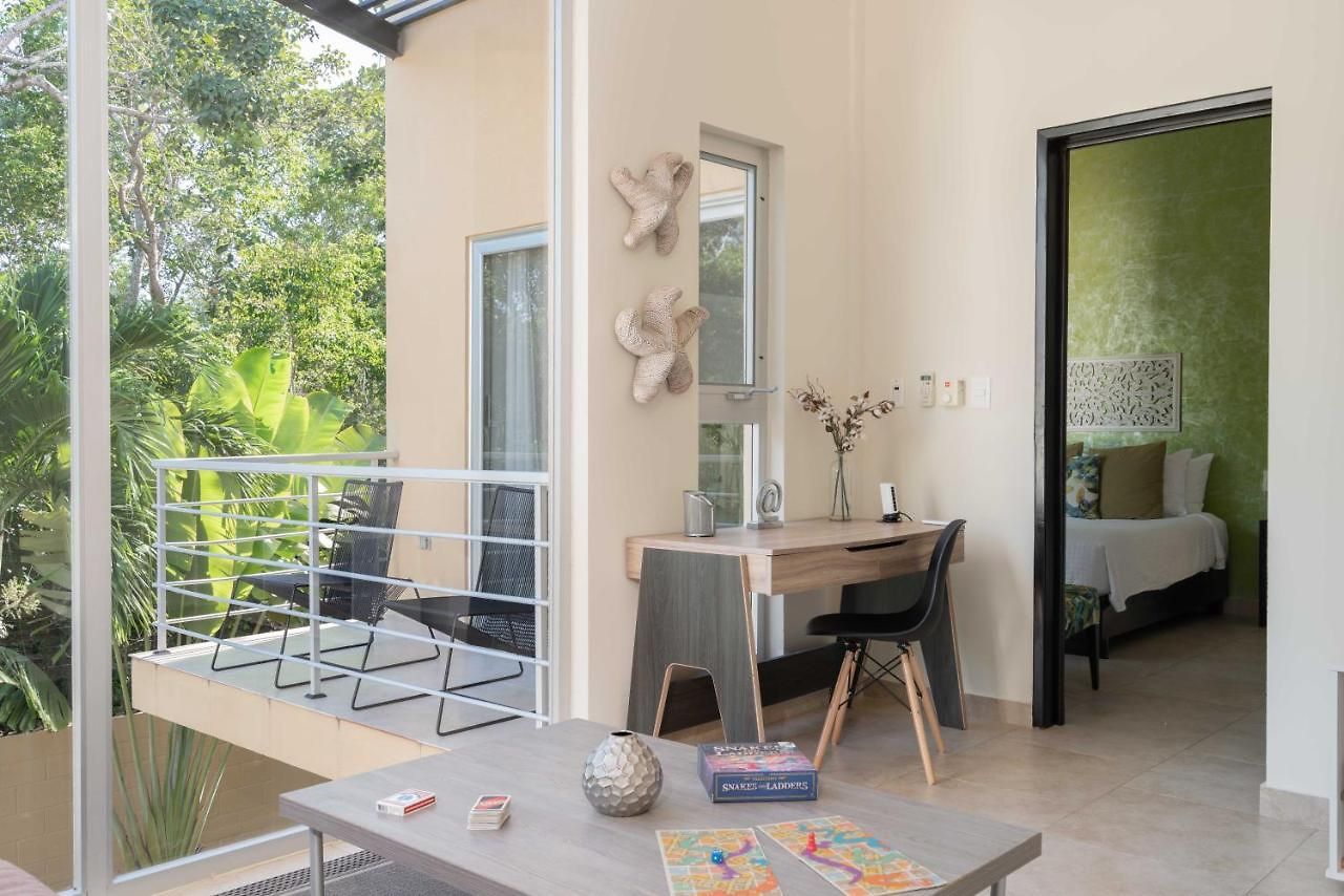 Private Modern Villa-pool Beds-ac-internet-parking-grill *
