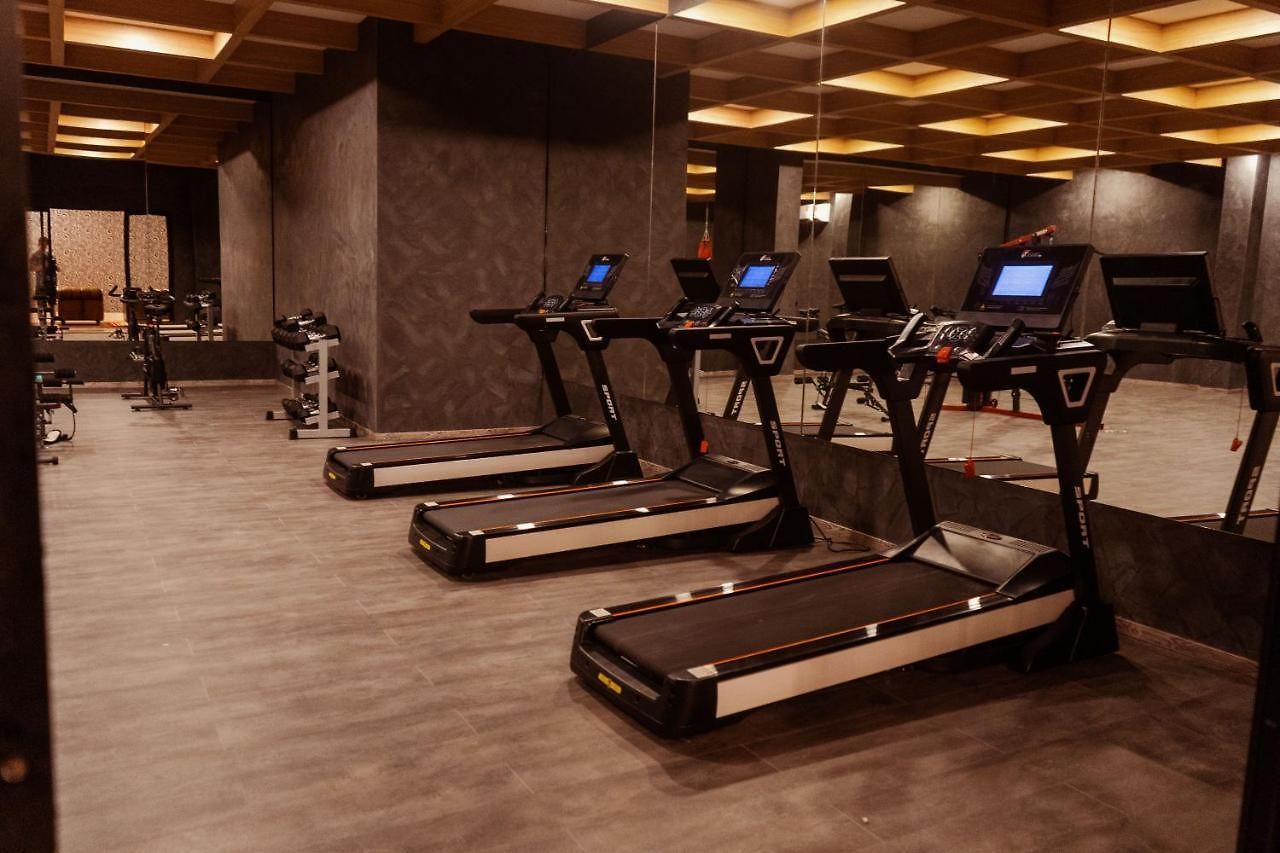 2br With Fast Wifi Free Bikes, Rooftop, Pool, And Gym