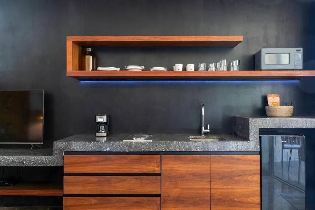 Modern Jungle Boutique W/ Amazing Amenities *