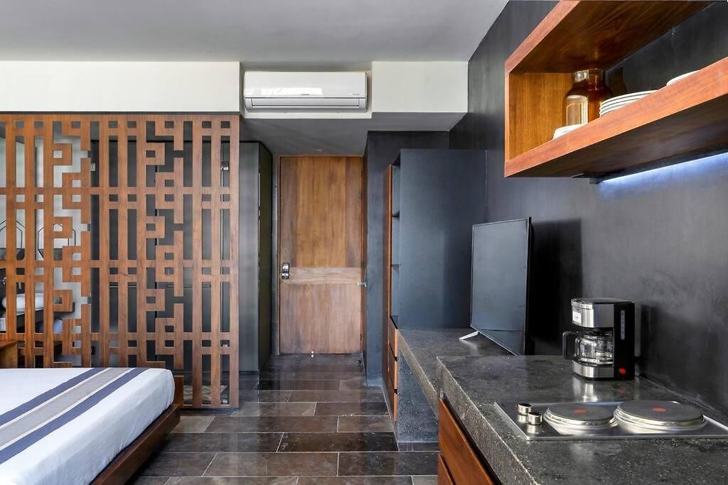 Modern Jungle Boutique W/ Amazing Amenities Apartment