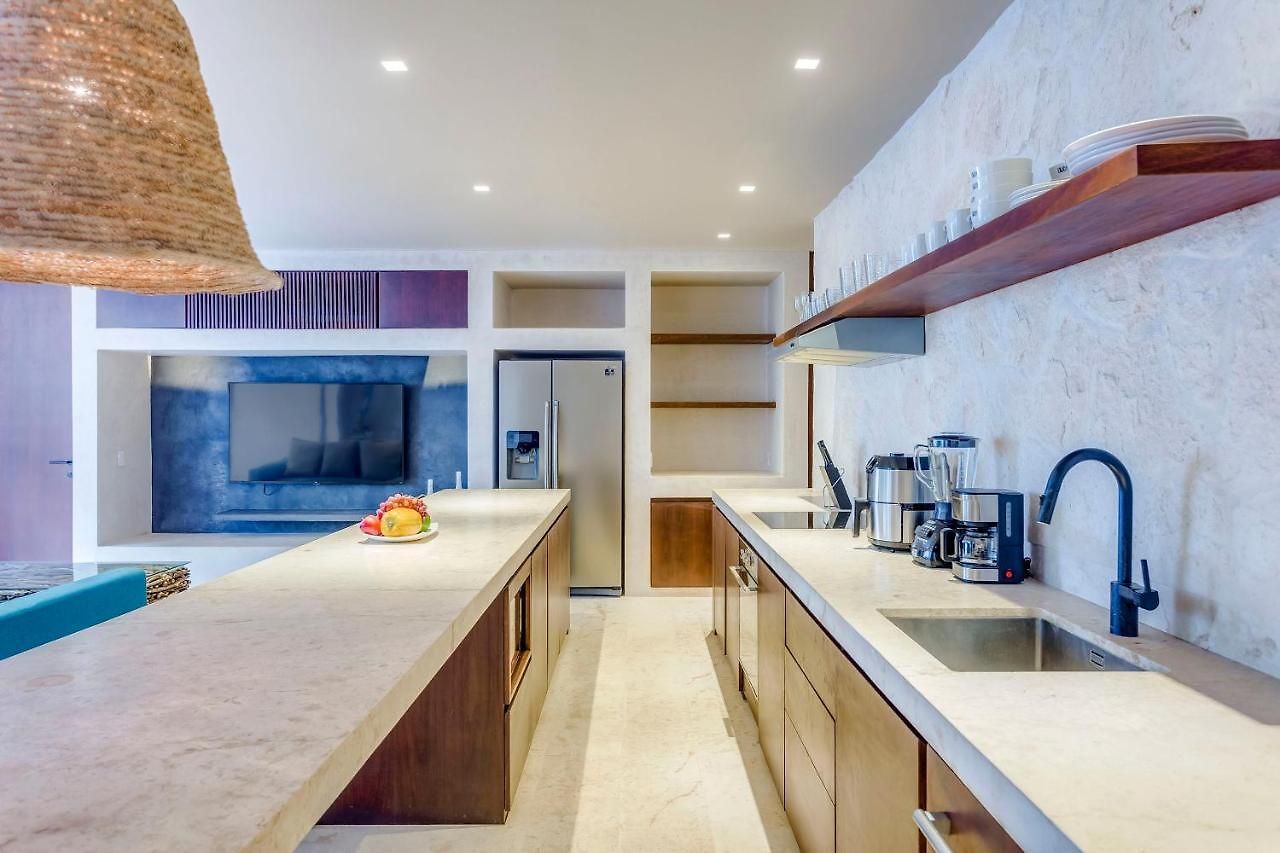 Apartment Gorgeous Flowy Space With Wrap-around Private Pool *