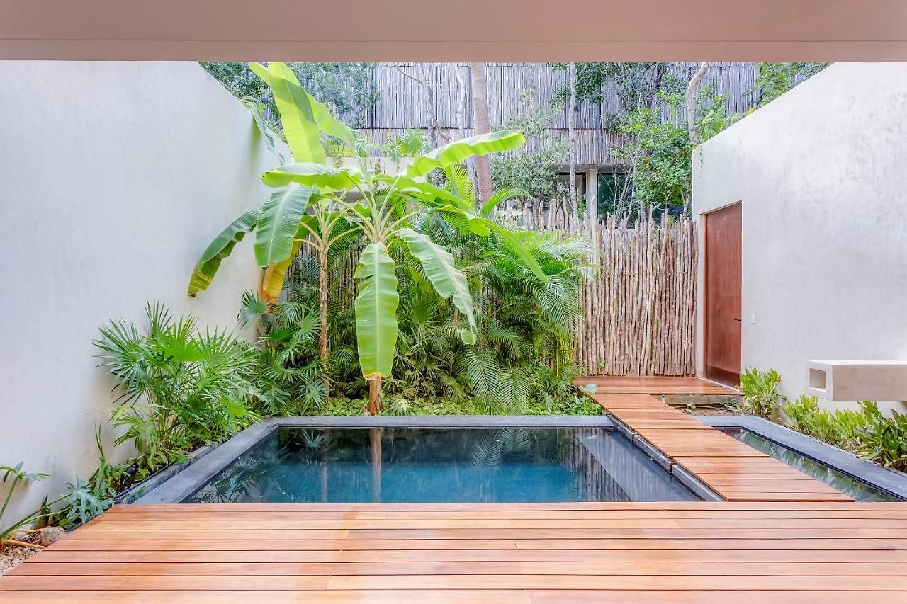 Gorgeous Flowy Space With Wrap-around Private Pool *