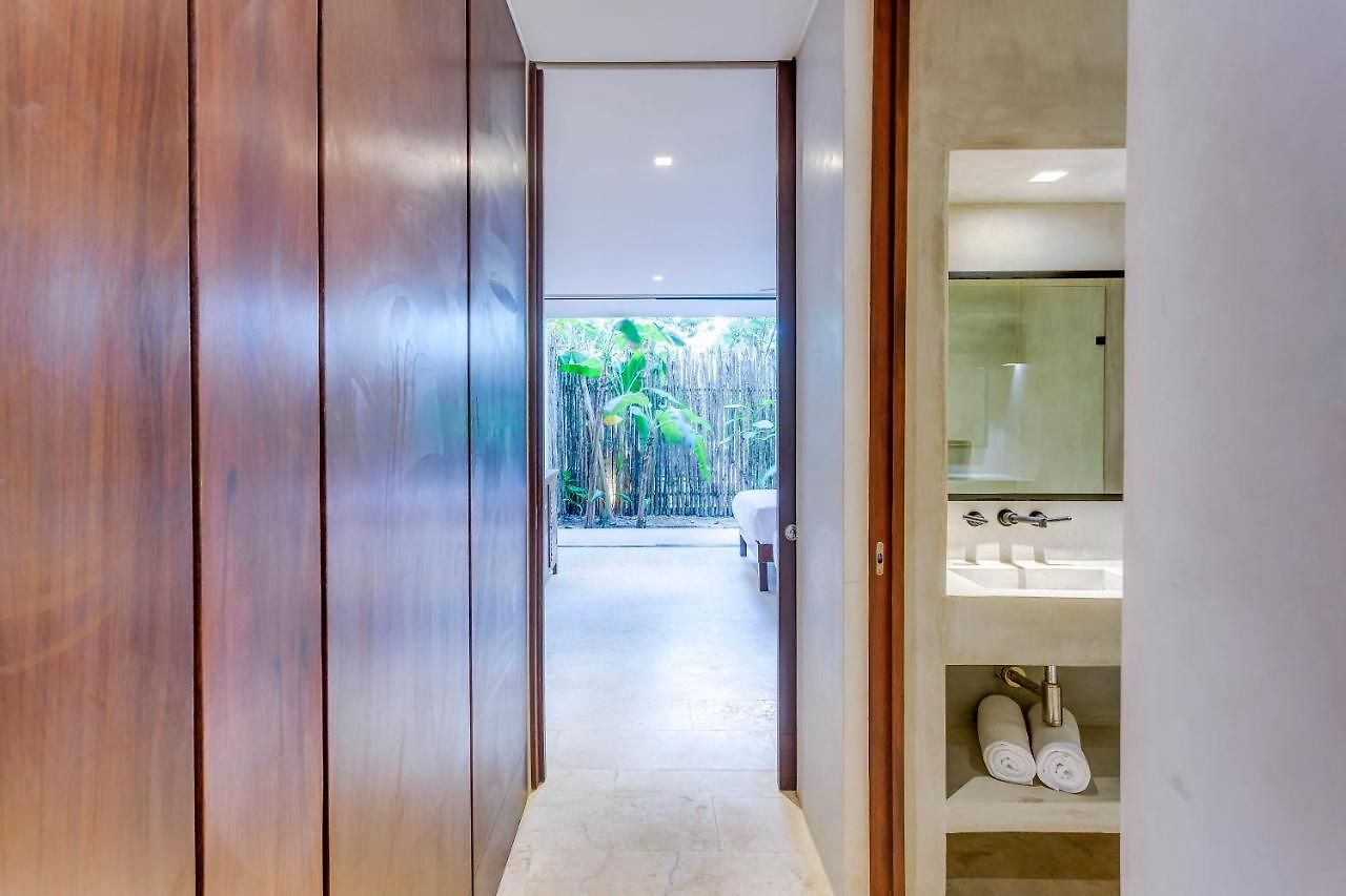 Gorgeous Flowy Space With Wrap-around Private Pool *