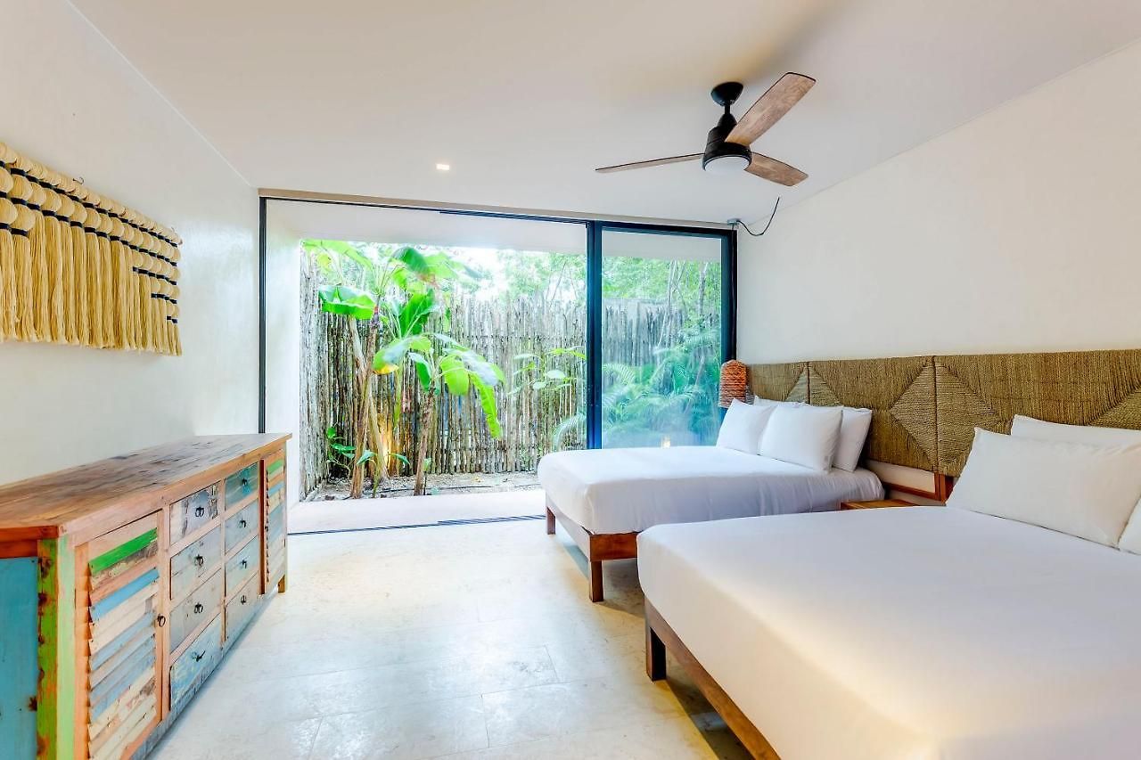 Gorgeous Flowy Space With Wrap-around Private Pool Apartment