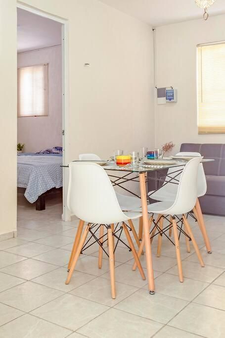 Apartment Cozy Oasis: 2-bedroom W/ Pool *