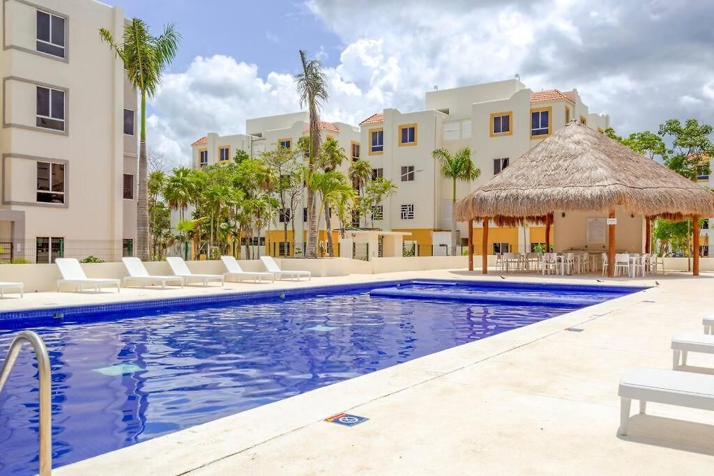 Apartment Cozy Oasis: 2-bedroom W/ Pool