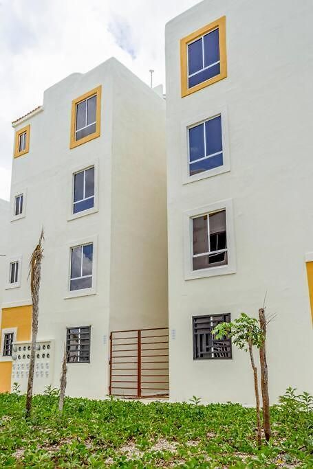 Apartment Cozy Oasis: 2-bedroom W/ Pool