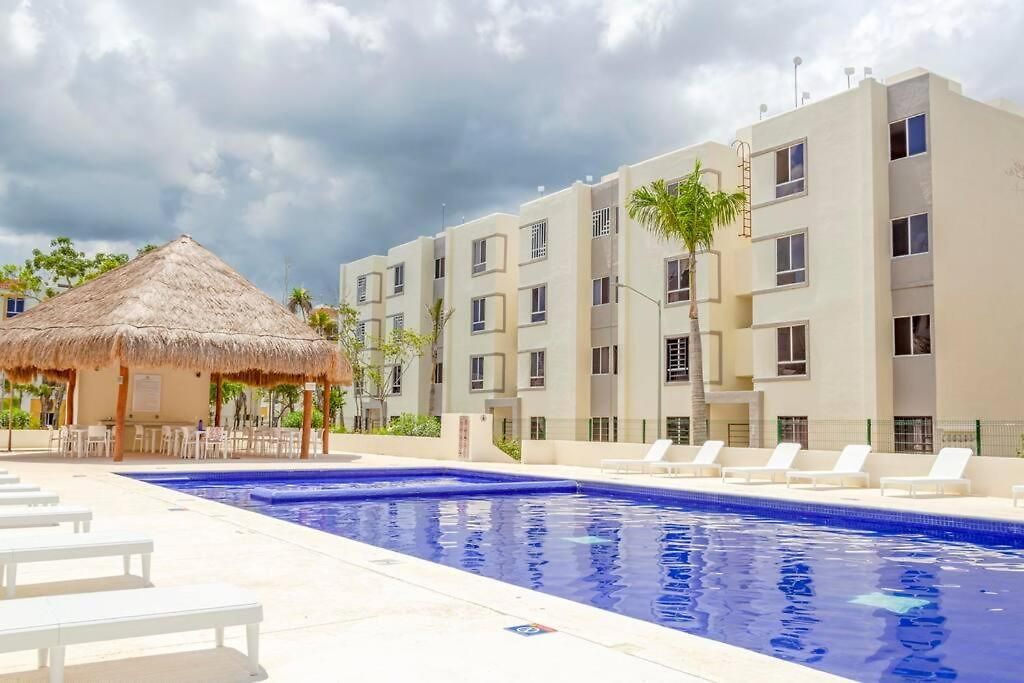 Cozy Oasis: 2-bedroom W/ Pool Apartment *