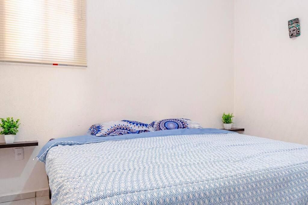 Cozy Oasis: 2-bedroom W/ Pool