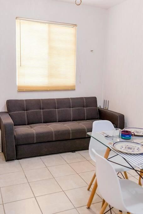 Apartment Cozy Oasis: 2-bedroom W/ Pool