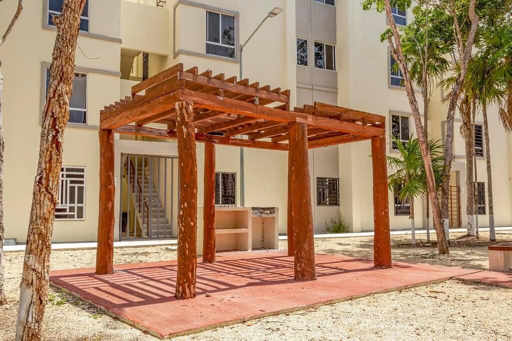 Cozy Oasis: 2-bedroom W/ Pool Apartment