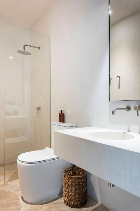 Villa Casa Areca, Awarded Architectural Located In A Secured Gated Community, With Concierge Services *