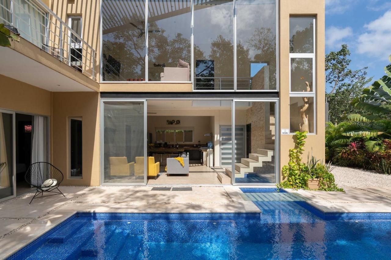 Holiday home Private Modern Villa-pool Beds-ac-internet-parking-grill *