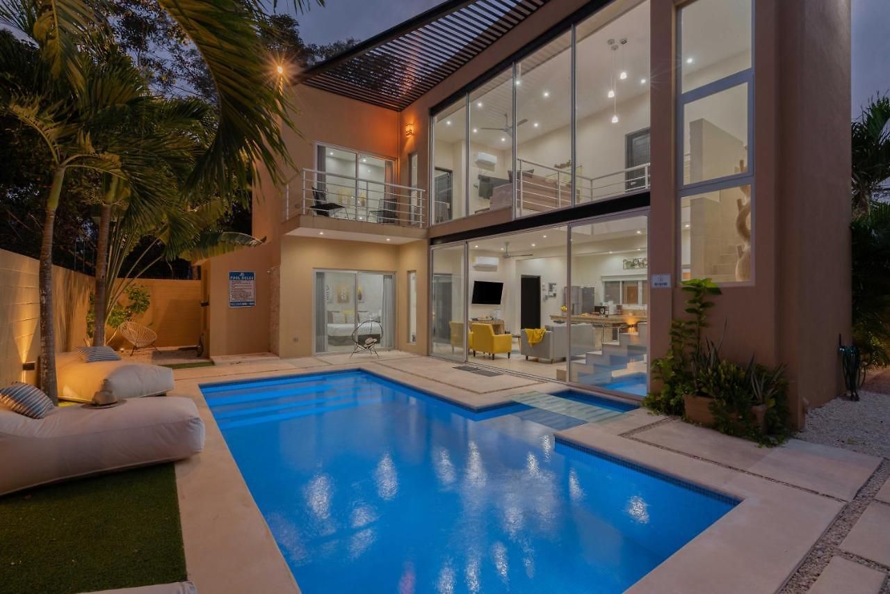 Holiday home Private Modern Villa-pool Beds-ac-internet-parking-grill