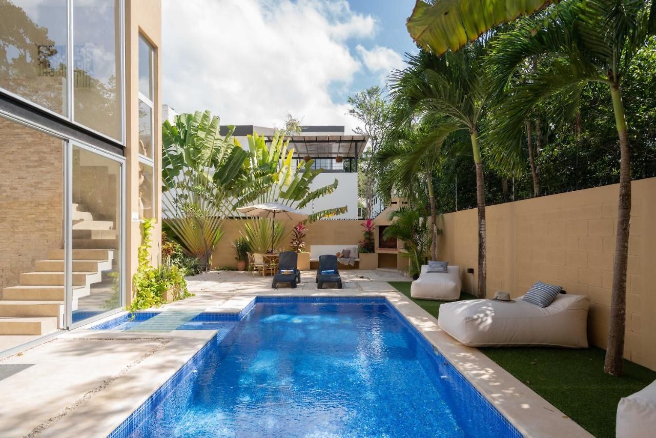 Private Modern Villa-pool Beds-ac-internet-parking-grill *