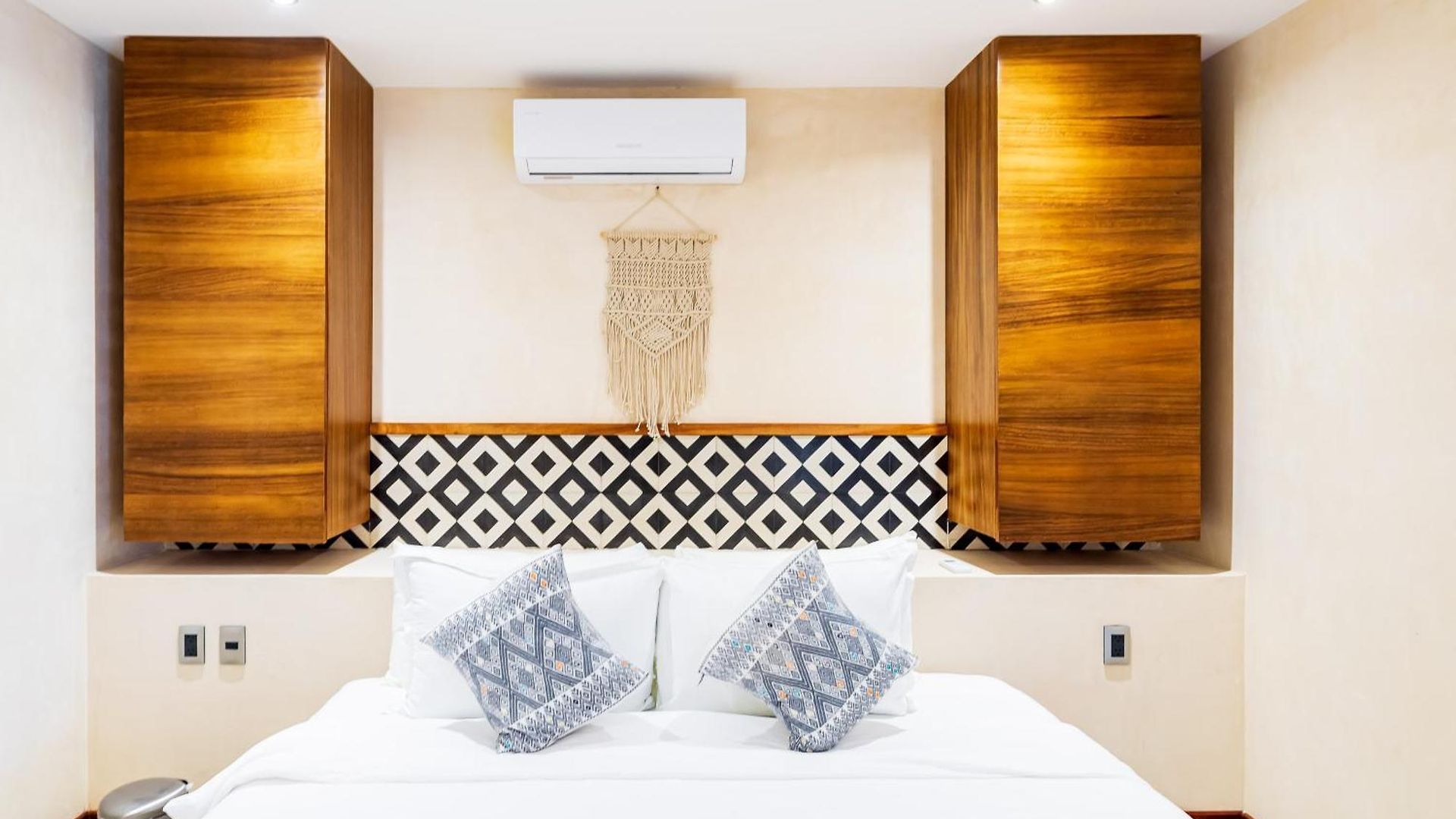 Pre Opening! Solemn Luxury By Spot Hotel