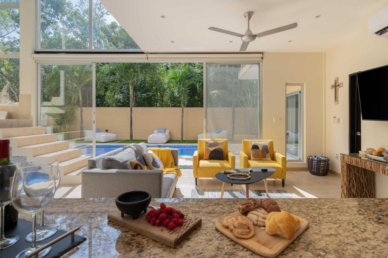 Holiday home Private Modern Villa-pool Beds-ac-internet-parking-grill *