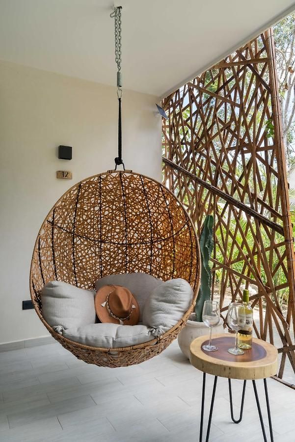 Jade Hotel