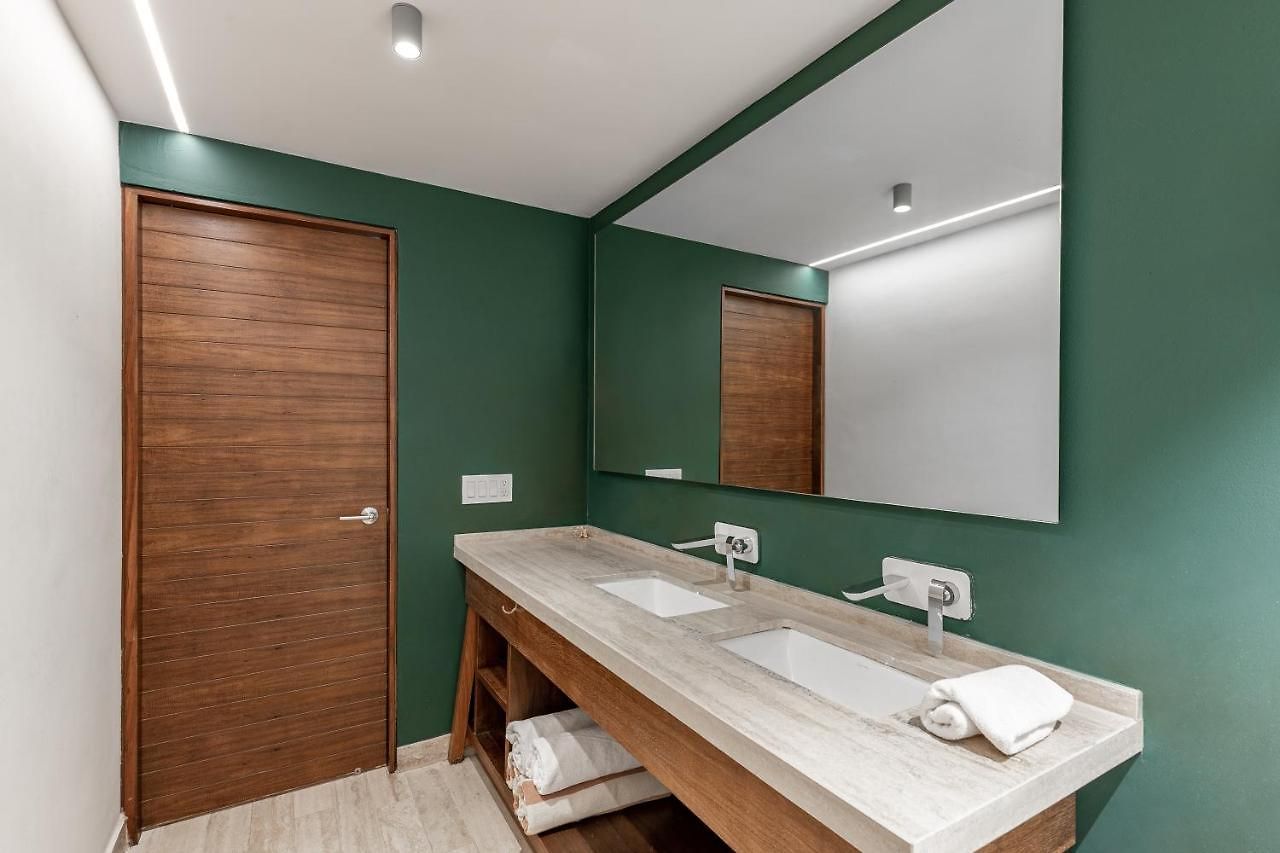 308-303 Beautiful With 3 Bedrooms Apartment *