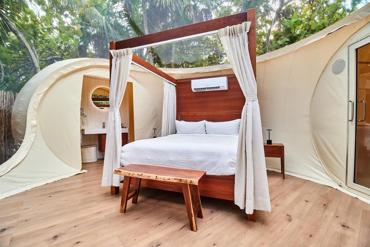 Hotel cápsula Astral Tulum