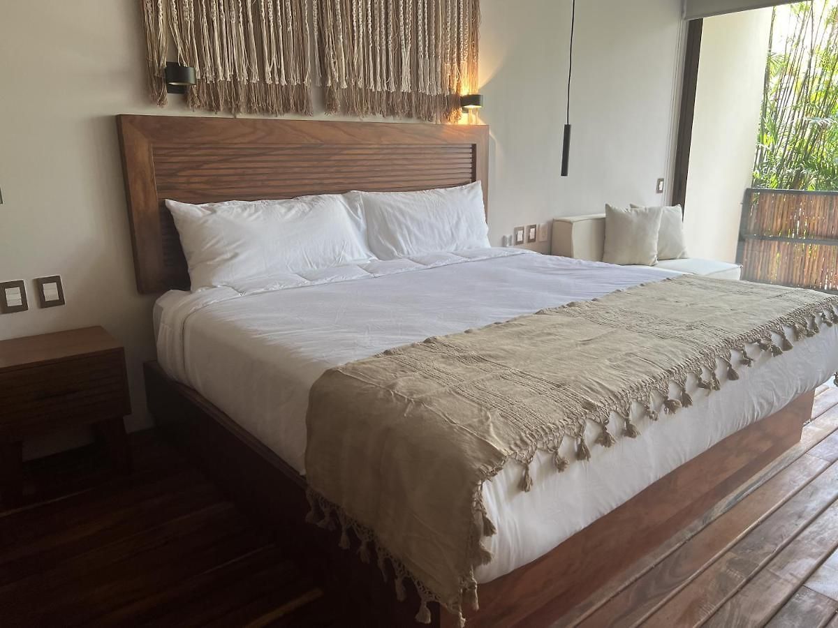 Adora Apartahotel