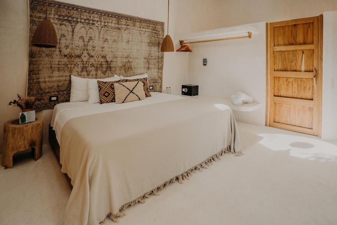 Ether Hotel