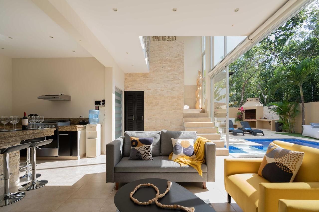 Private Modern Villa-pool Beds-ac-internet-parking-grill Holiday home