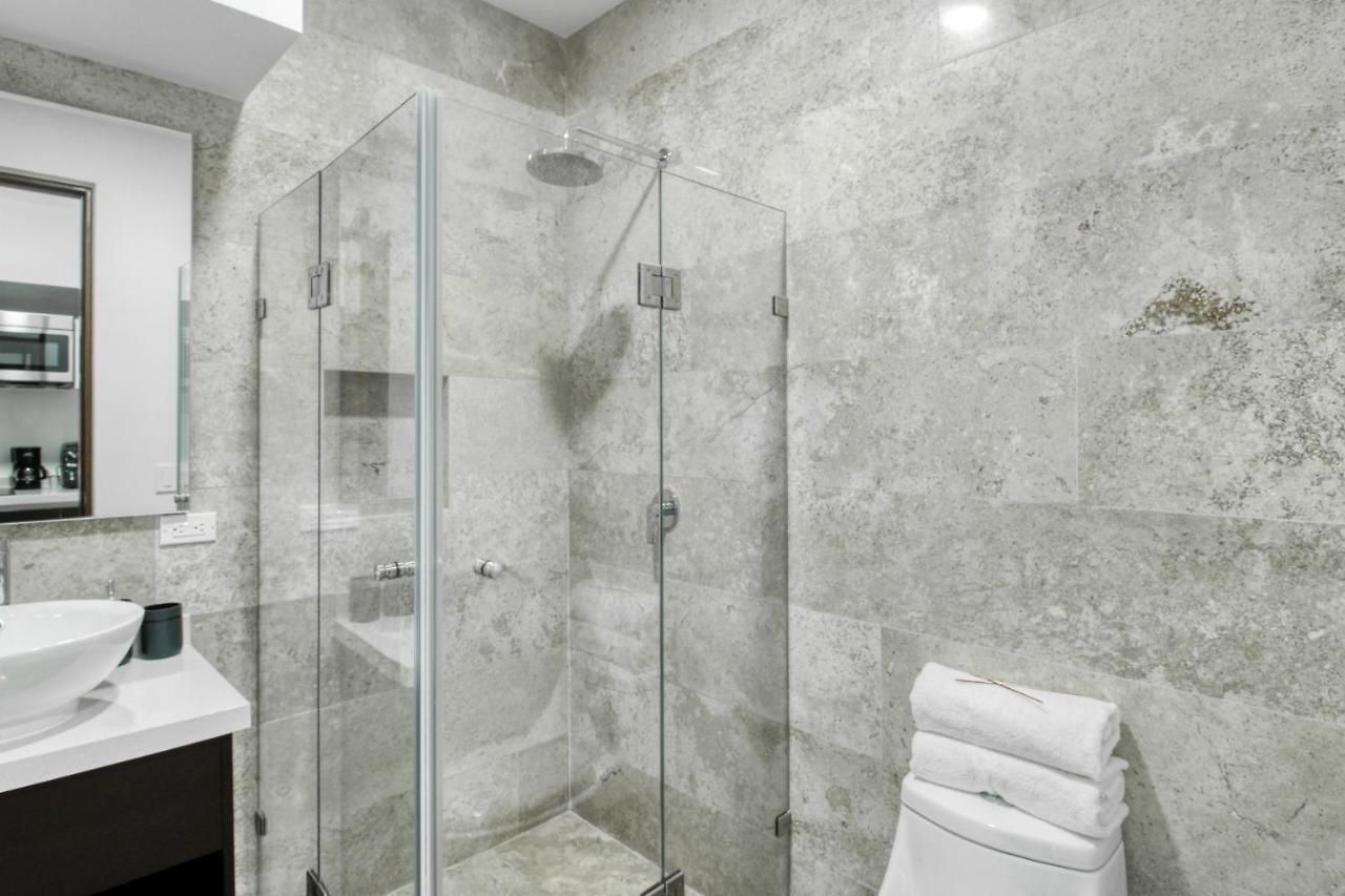 Menesse #022 Hotel