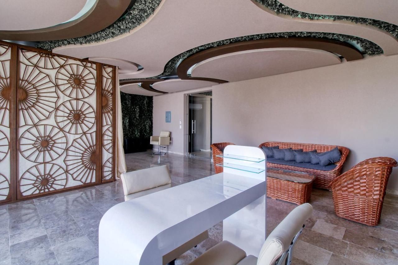 Hotel Menesse #022