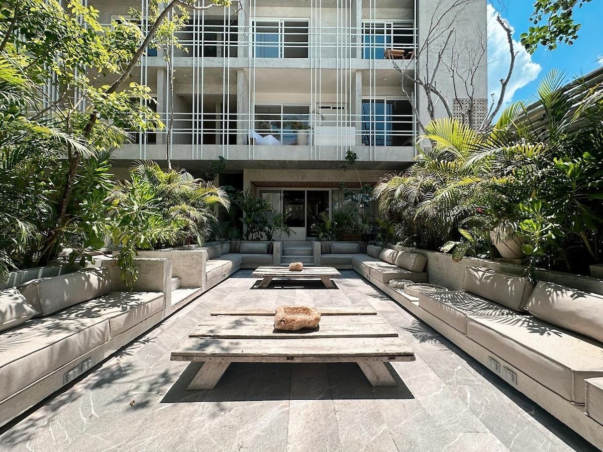 Jungle Chic 301 Hotel