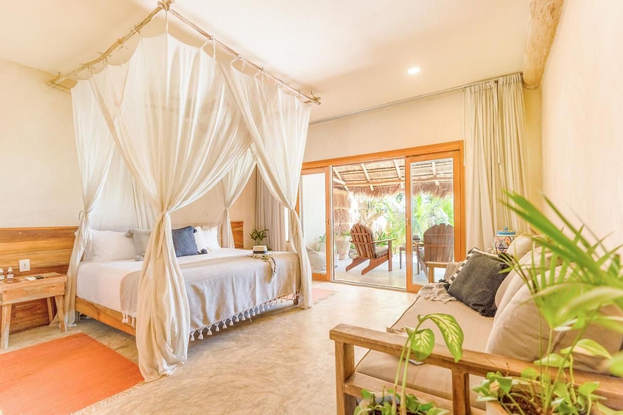 Ahau Beachfront (adults Only) Hotel