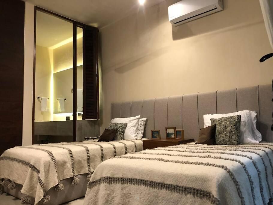 Apartment Luxury 2 Bdr 2 Bth 2 Bikes Jacuzzi Fiboptic Wifi.