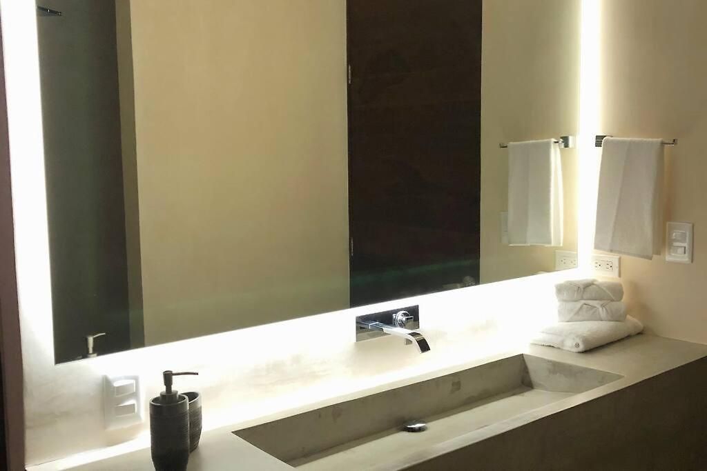 Luxury 2 Bdr 2 Bth 2 Bikes Jacuzzi Fiboptic Wifi. Apartment